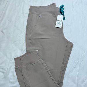 BNWT!!!! FIGS Boulder Zamora Jogger size large petite
